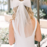 Bennett Mesh Bow Veil with Pearl Accent