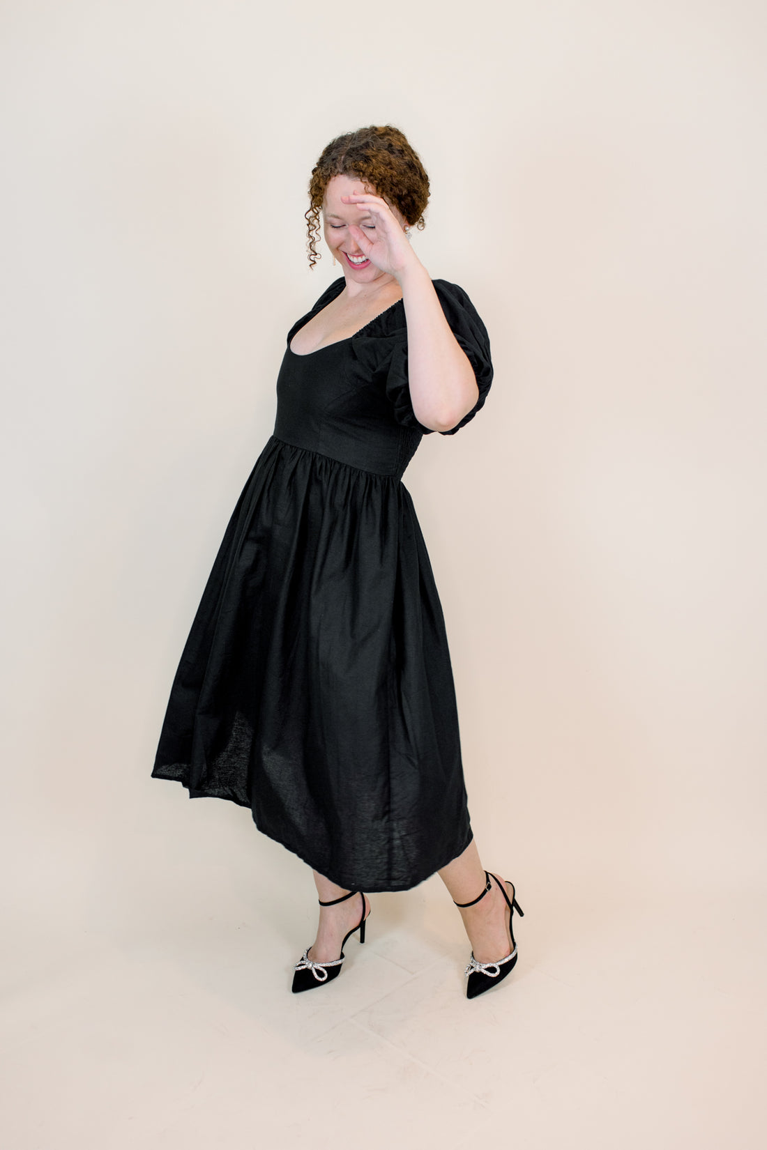 Daphne Puff Sleeve Midi Dress in Black