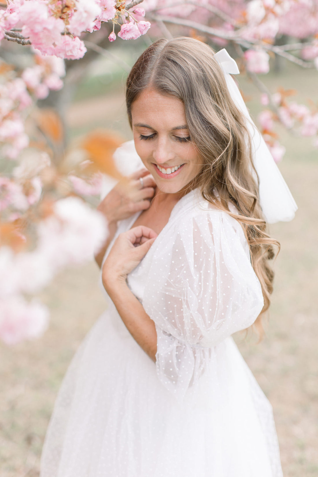 Ava Short White Veil with Bow Ribbon