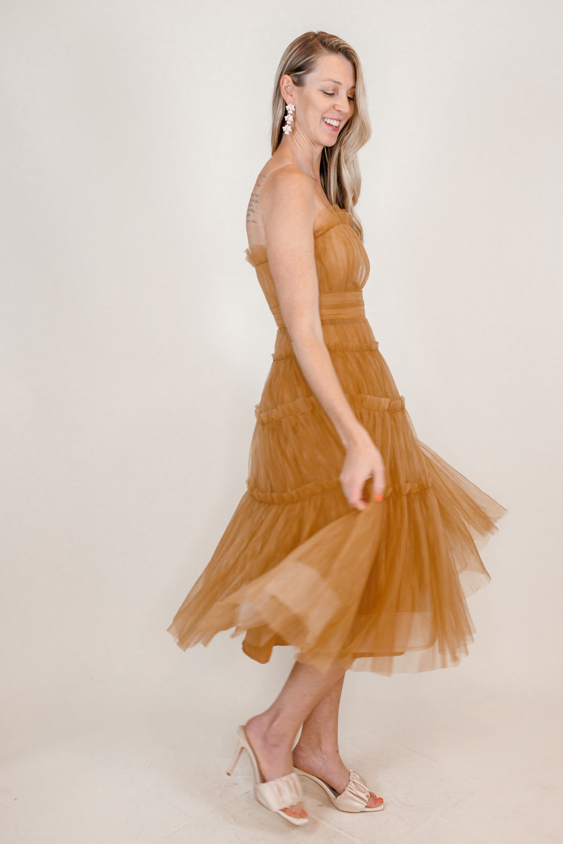 Chic Bronze Strapless Tulle Midi Dress