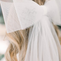 Bennett Mesh Bow Veil with Pearl Accent
