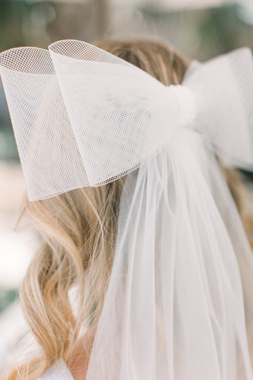 Bennett Mesh Bow Veil with Pearl Accent