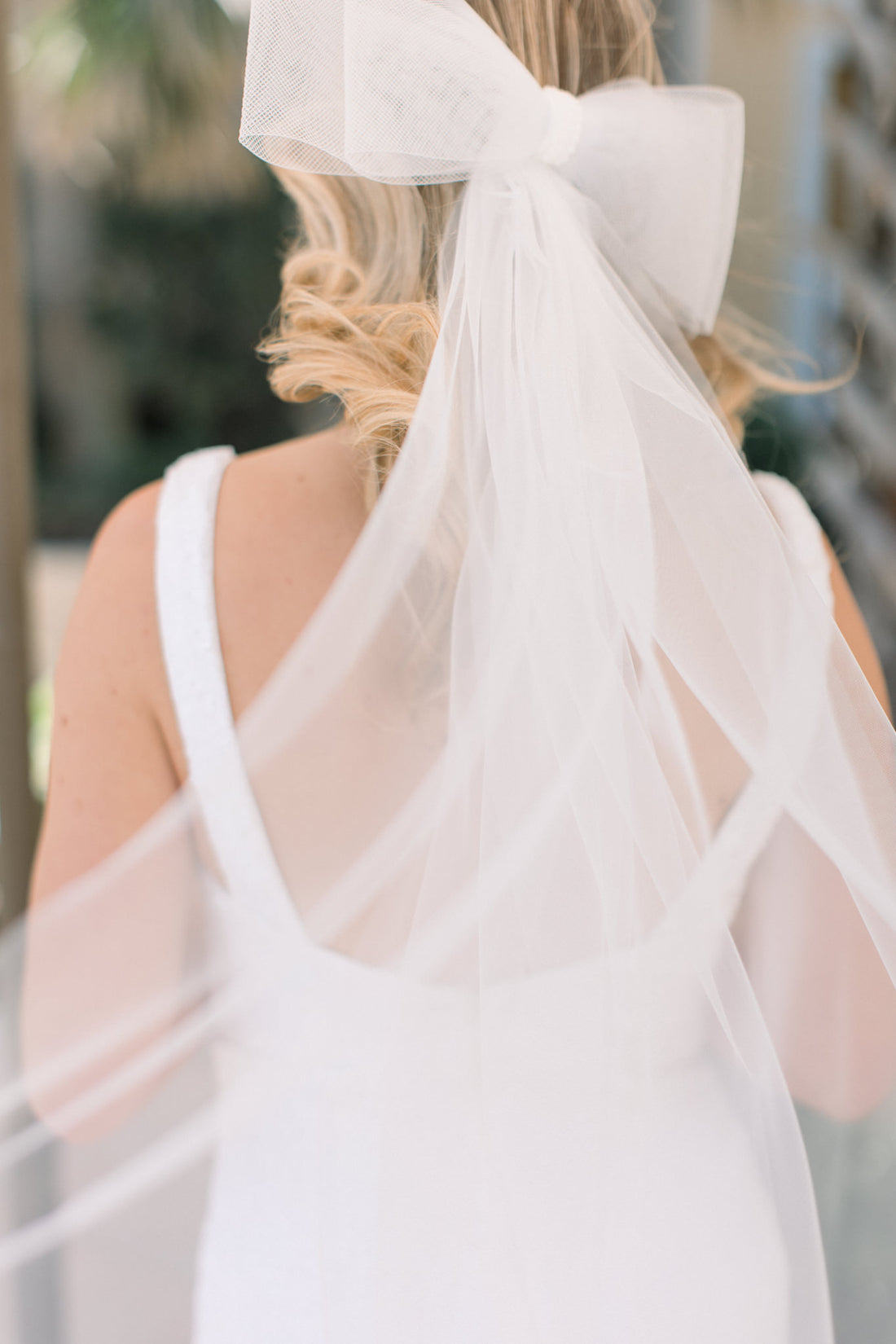 Bennett Mesh Bow Veil with Pearl Accent