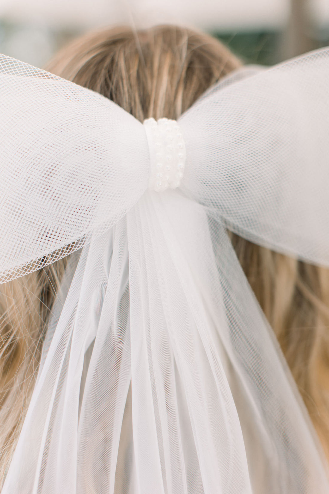 Bennett Mesh Bow Veil with Pearl Accent