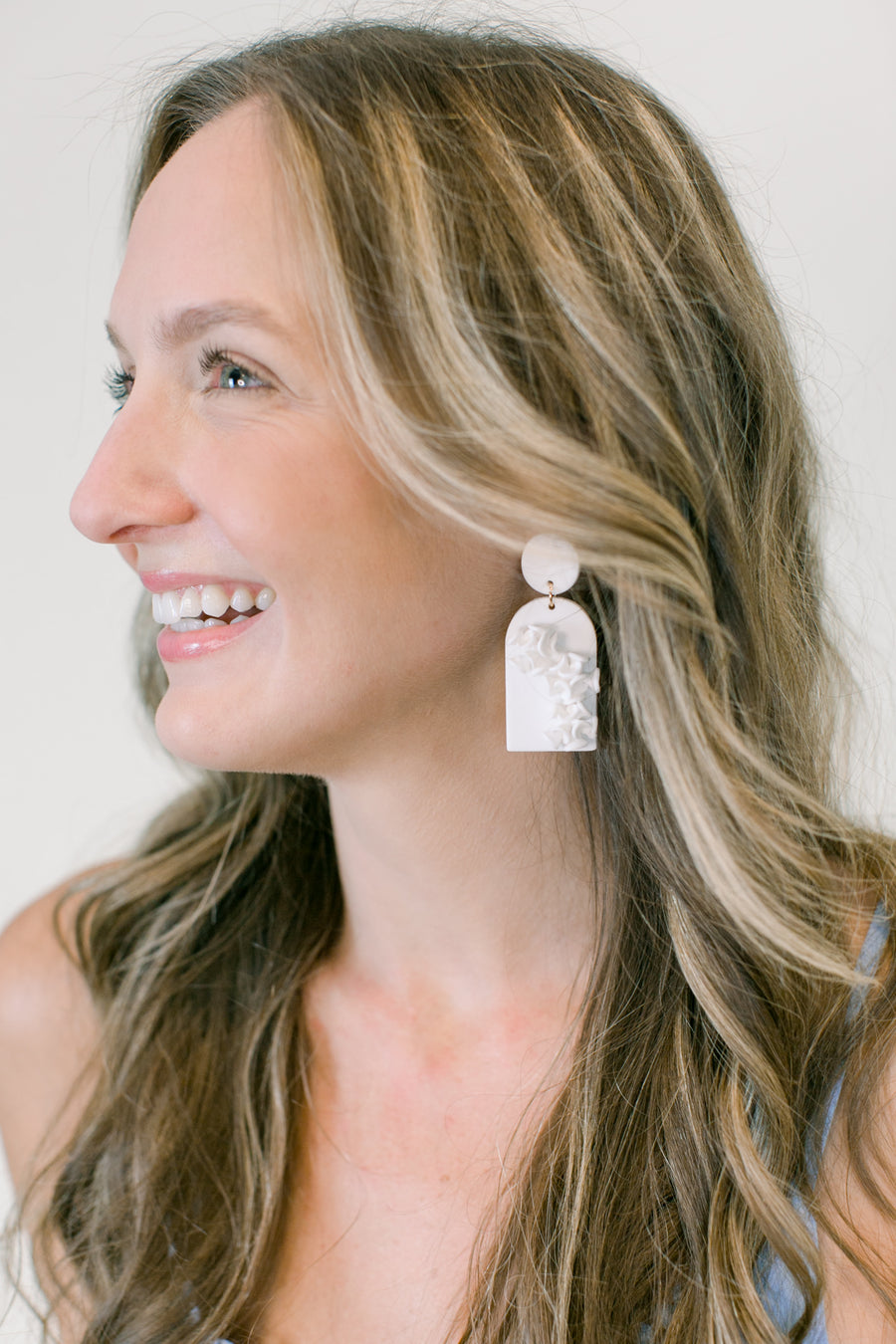 Deco Sculpture White Earrings