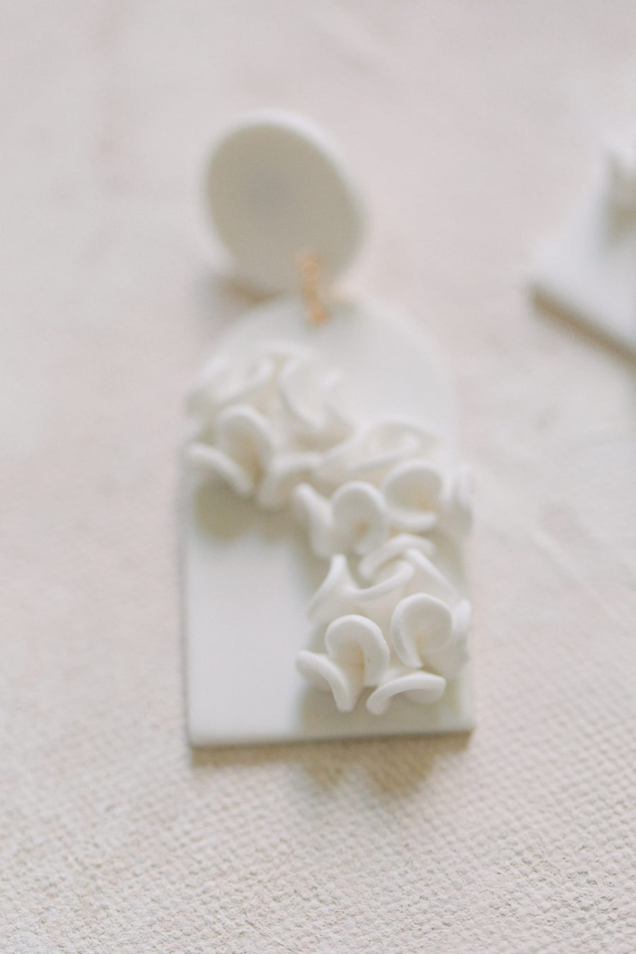 Deco Sculpture White Earrings